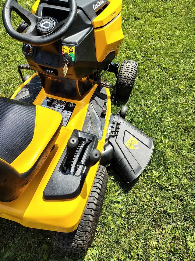2024 Cub Cadet XT1 LT42 Lawn Tractor in Lawnmowers & Leaf Blowers in Stratford - Image 7