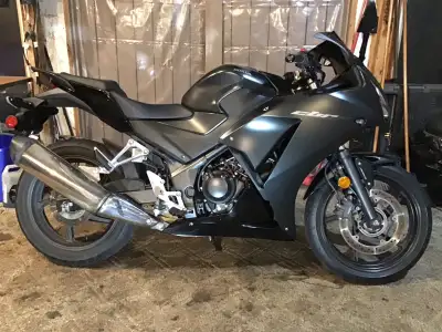 Honda cbr 300 , very good condition, ideal for starter bike , great for commuting to work, ,school....