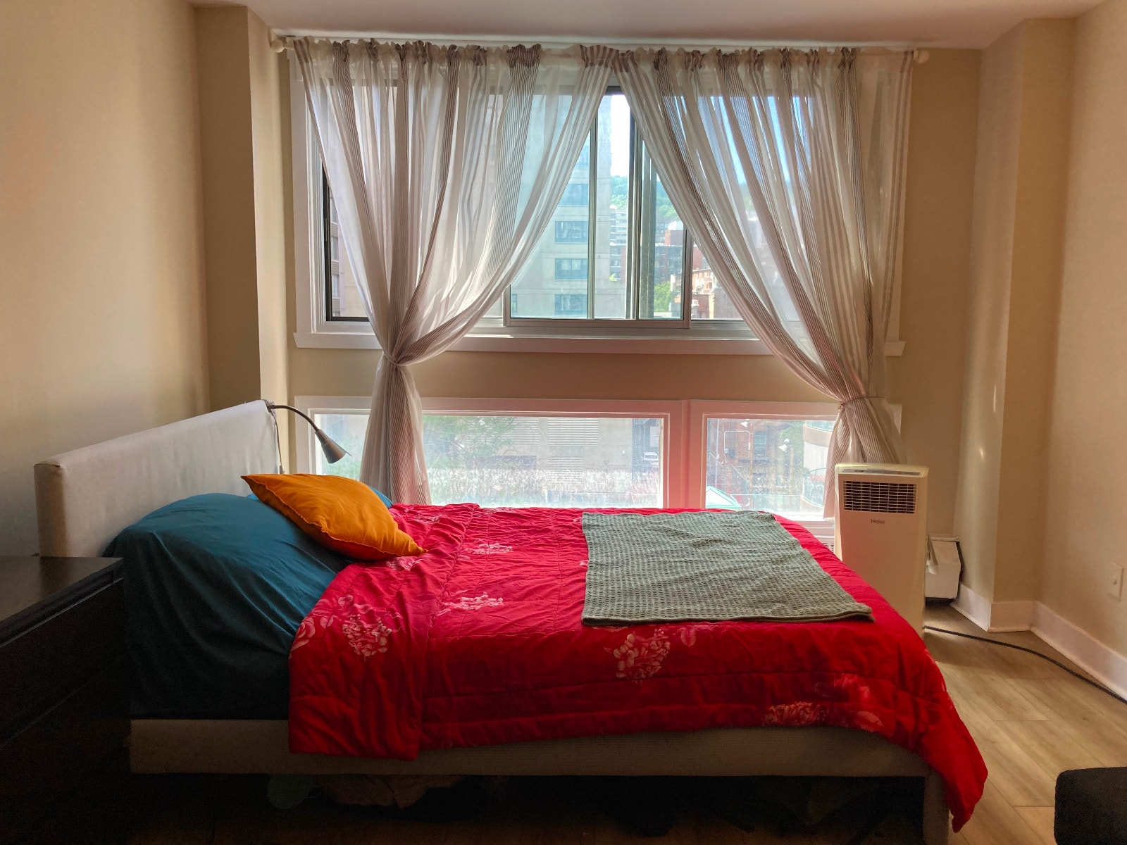 Downtown Studio Apartment - Concordia University — photo 1