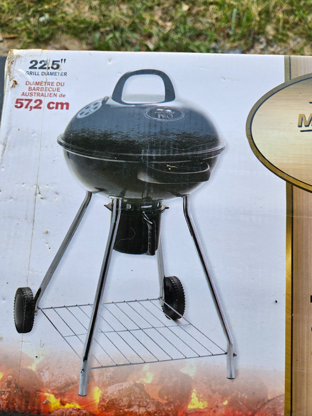 KETTLE GRILL BAR-B-QUE in BBQs & Outdoor Cooking in Regina