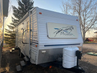 2001 Fleetwood Prowler RV 24’