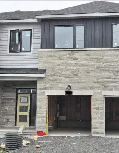 New 4-Bedroom Executive Townhome for rent Welcome to this new spacious and beautiful 4-bedroom, 2.5-...