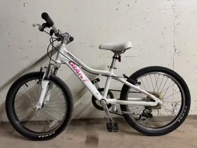 Vélo Enfant Giant 20″ Aluminum kids bike for 5-9 years old white, View more