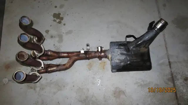 2011-2015 SUZUKI GSXR 600 OEM EXHAUST SYSTEM in Sport Bikes in Barrie - Image 5