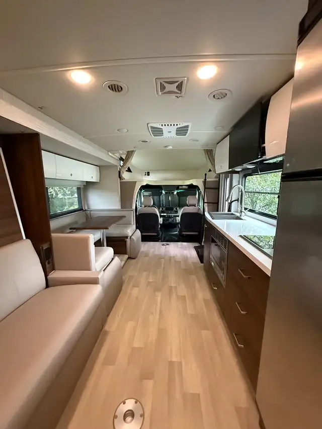 VR Classe C in RVs & Motorhomes in Québec City - Image 5