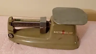 VINTAGE PITNEY BOWES POSTAL SCALE, View more
