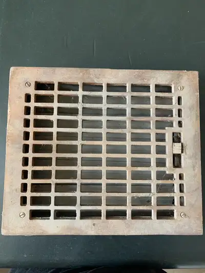 Antique Cast Iron Vent 10 x 12 in great condition Text 561-7878 or kijiji message Can meet in Saskat...