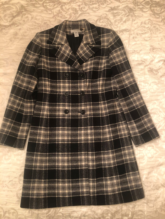 Manteau pour femme NINE WEST. Small dans Femmes - Hauts et vêtements d'extérieur  à Laval/Rive Nord
