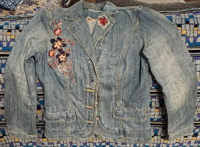Jean Jacket  in Women's - Tops & Outerwear in Calgary - Image 2
