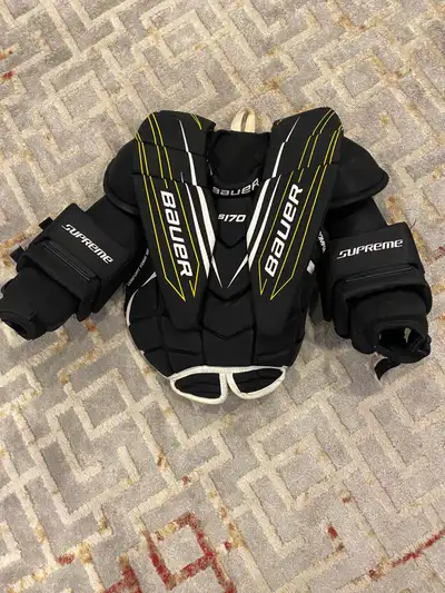 Hockey goalie chest pad, good condition. Size Junior large