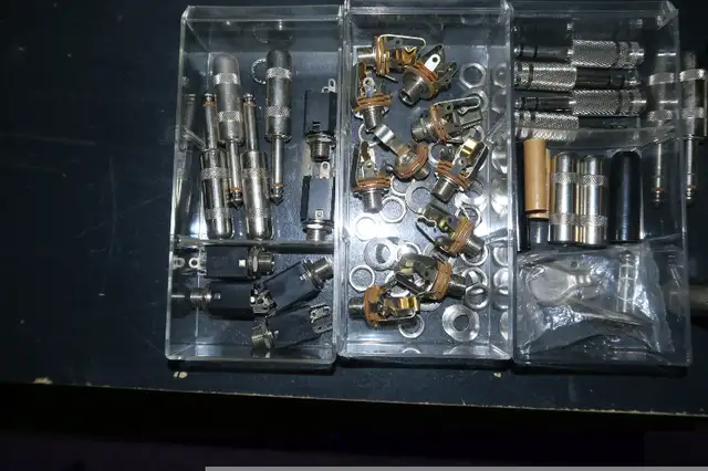 Switchcraft Stereo & Mono 1/4" Phone Plugs & Jacks in General Electronics in Guelph - Image 5