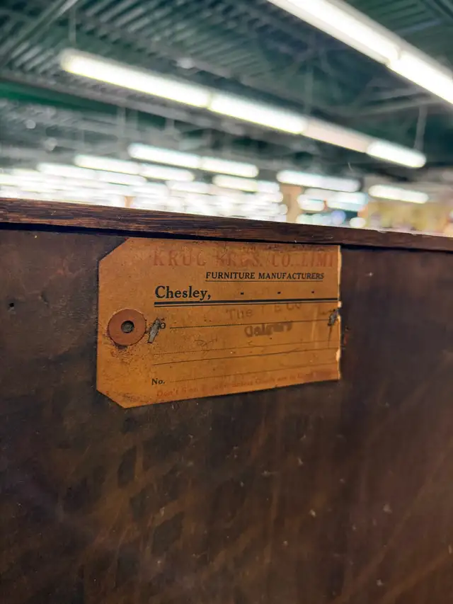 Vintage solid wood display cabinet  in Hutches & Display Cabinets in Edmonton - Image 6
