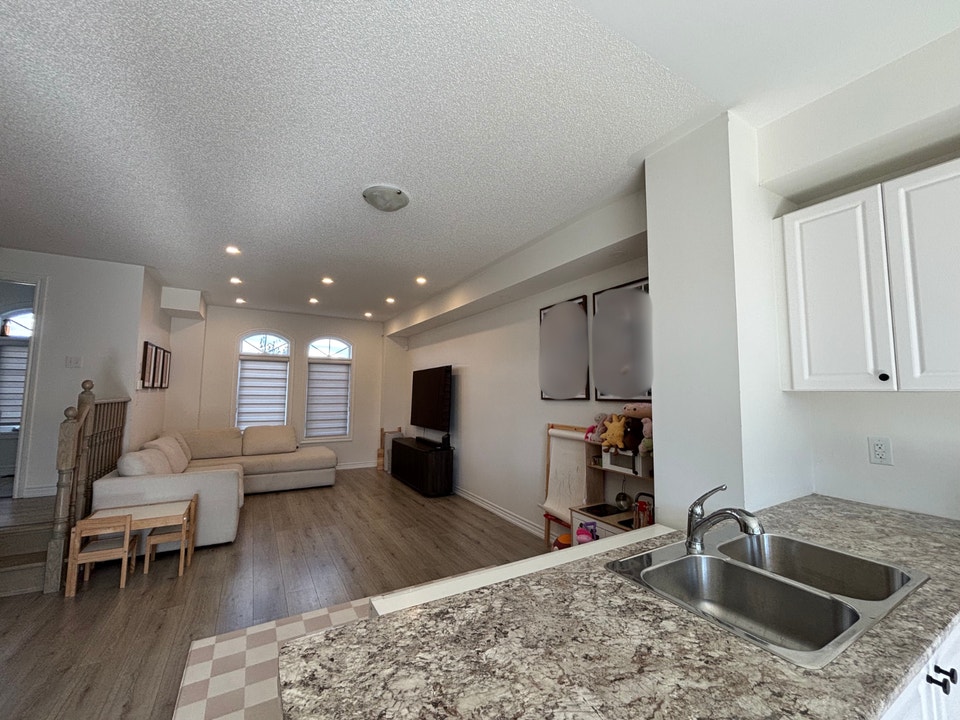 3 Beds 3 Baths - Townhouse in Brampton for Rent | Long Term Rentals ...