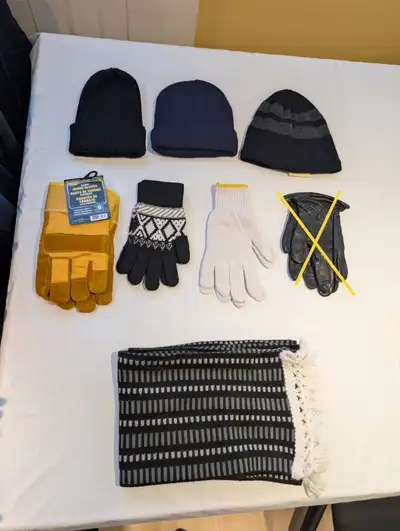 Men's winter toques, gloves and scarf, View more