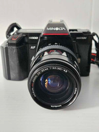 Minolta Maxxum 5000 AF SLR 35mm Film Camara W/ 28-85mm F 3.5-4.5
