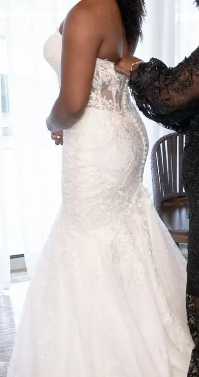 Gorgeous Wedding Dress - Excellent Condition, View more