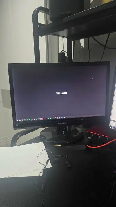 Comes with 2 screens, one curved Processor AMD Ryzen 5 3600 6-Core Processor 3.60 GHz GPU Nvidia Gef...
