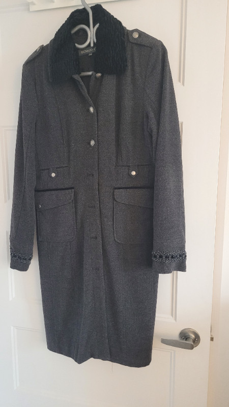Manteau long avec collet fausse fourrure enlevable11-12 ans, po dans Femmes - Hauts et vêtements d'extérieur  à Ville de Québec