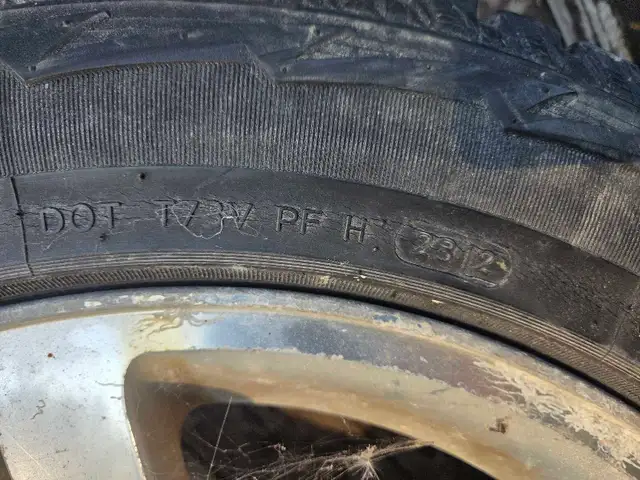 Dodge/Jeep 18" 114.3 x 5 aluminum rims w old winter tires in Tires & Rims in Stratford - Image 6