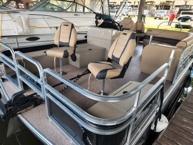 2017 Lowe Pontoon in Powerboats & Motorboats in Markham / York Region - Image 2