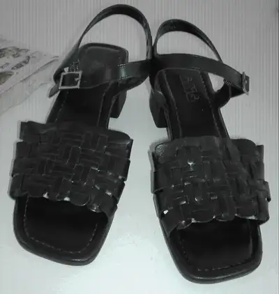 Souliers-15: Femme  voir description, View more