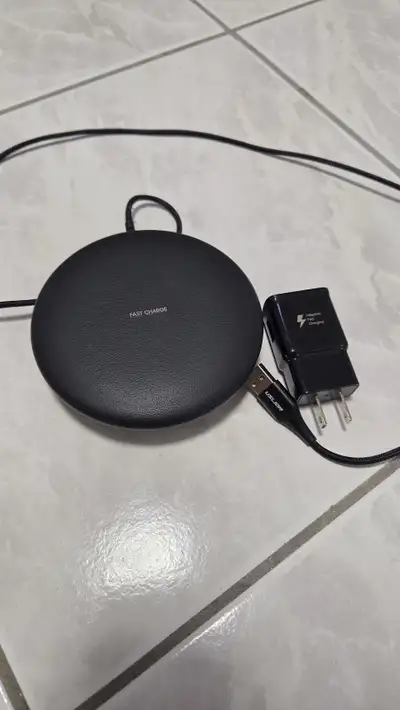 Original Samsung Fast Wireless Charger. Selling just the wireless charging unit but can also include...