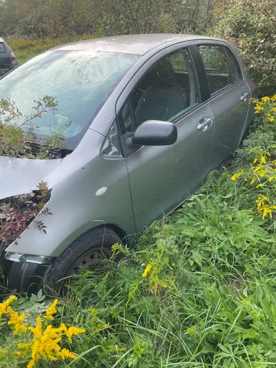 Toyota Yaris parts for sale, good engine and automatic transmission, around 200000 on engine