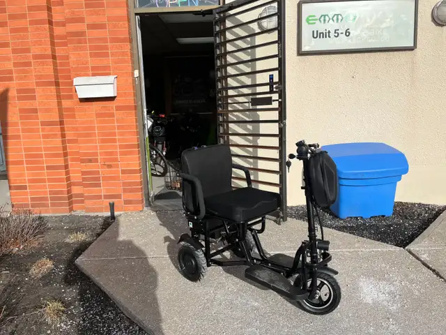 Newest Arrival | EMMO Fold Rider Scooter | Removable Li Battery in eBike in Mississauga / Peel Region - Image 2