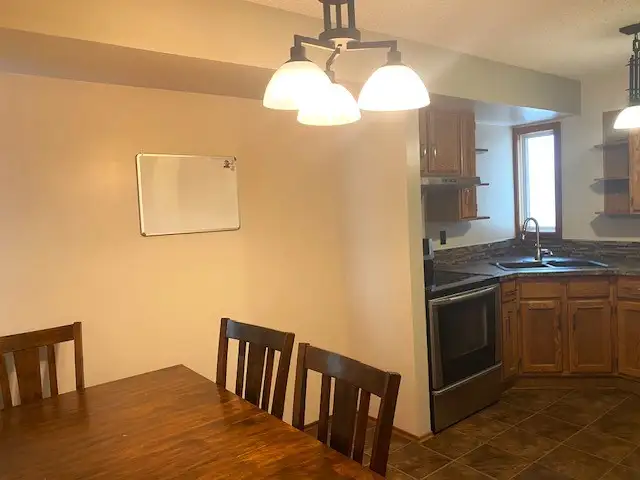 House for Rent 3 bed 2 ba Fenced in yard Great school catchment in Long Term Rentals in Winnipeg - Image 10
