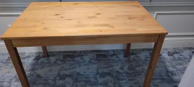 Superbe Set de cuisine comme neuf avec quatre chaises, View more