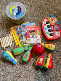 Toddler toys and books in French