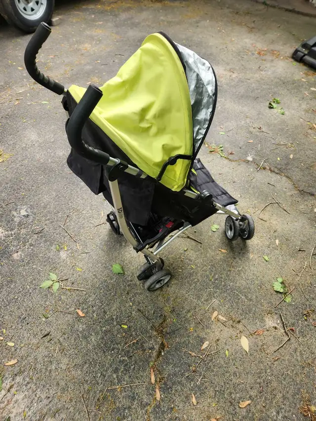 Umbrella Stroller Summer 3Dlite in Strollers, Carriers & Car Seats in Hamilton - Image 3