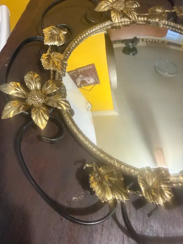 Convex Mirror Wrought Iron Gold Ivy Leaf Detail Circular Mirror in Home Décor & Accents in Oshawa / Durham Region - Image 4