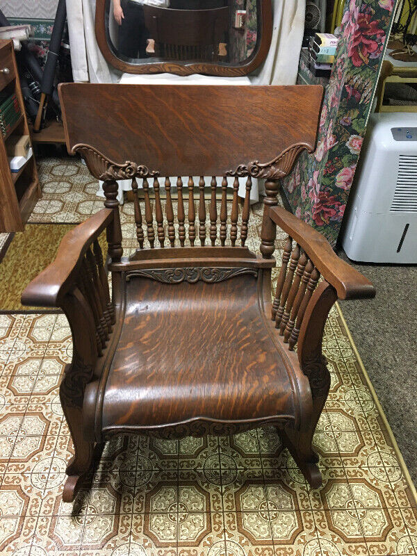 Beautiful Antique Rocking Chair in Chairs & Recliners in Brantford