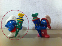 Smurfs - Vintage 1994 Slouchy Smurf Holding a Christmas Surprise