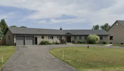FANTASTIC STUDENT RENTAL ACROSS FROM CONESTOGA CAMBRIDGE CAMPUS!