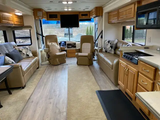 2005 Holiday Rambler Ambassador RV in RVs & Motorhomes in Delta/Surrey/Langley - Image 9