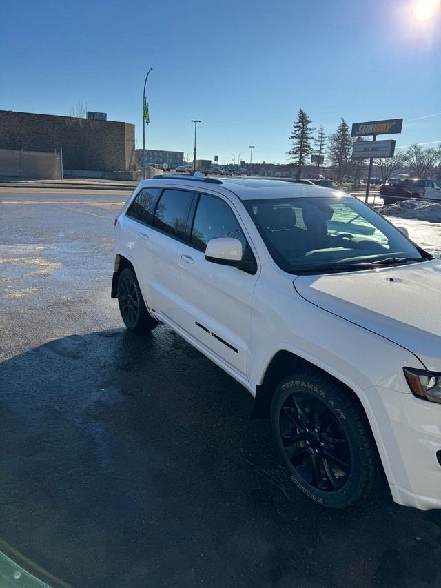 2018 jeep grand Cherokee altitude  in Cars & Trucks in Moose Jaw - Image 2