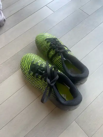 Kids soccer cleats size 2, View more