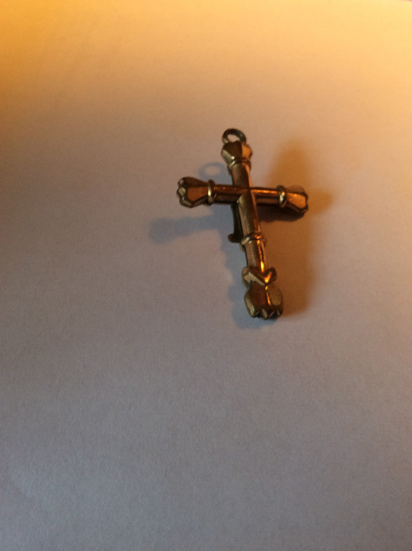 Pendentif- Une croix dans Bijoux et montres  à Longueuil/Rive Sud - Image 3