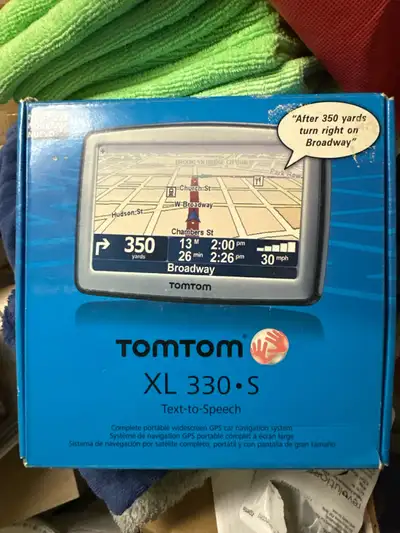 Navigate with ease using this new TomTom XL 330-S GPS car navigation system, featuring a complete po...