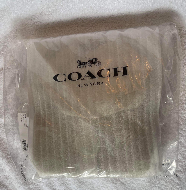Coach Crossbody Bag Brand NewWith Tags in Women's - Bags & Wallets in City of Toronto - Image 4