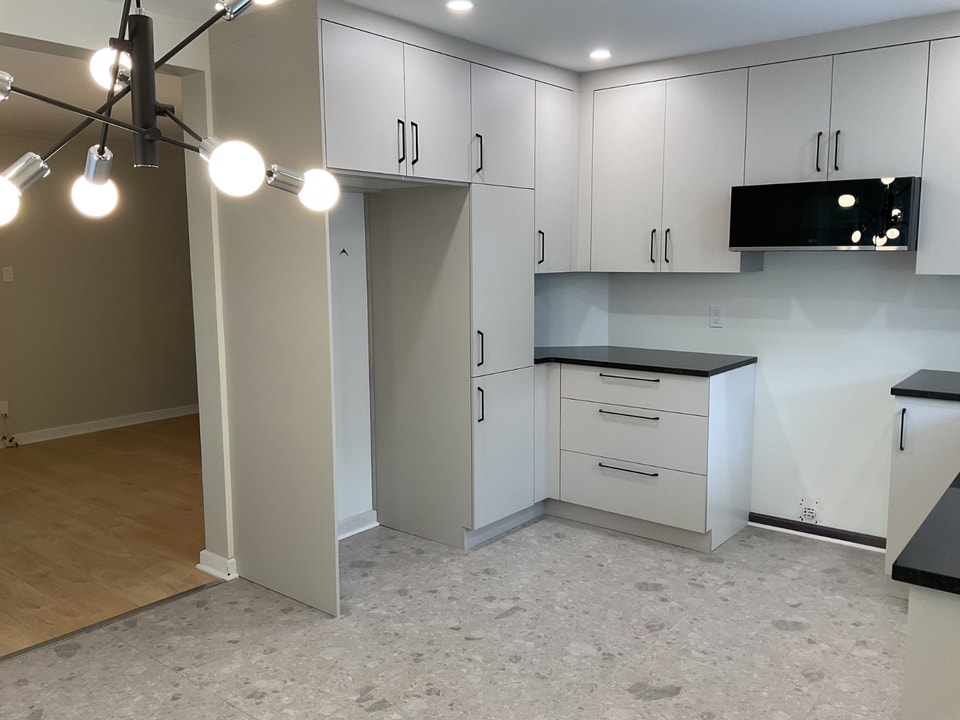Appartement  4 1/2 à louer Saint-Luc,en bordure d'un boisé 4