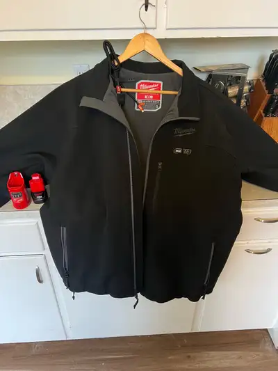 Located in Leamington. Have a heated jacket size XL. Got it for Christmas last year. Wore it once. H...