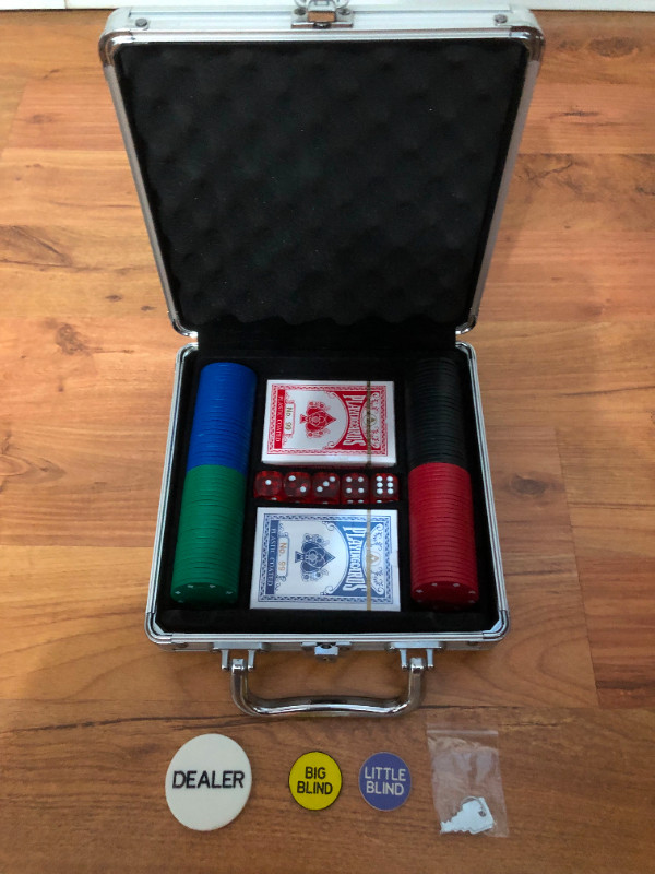 MALLETTE DE JEU POKER NEUVE AVEC JETONS ET 2 JEUX DE CARTE- 50$ dans Art et objets de collection  à Laval/Rive Nord