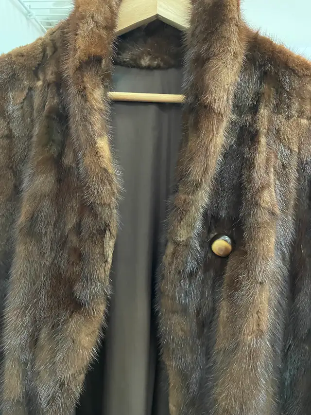 Mink reversible unisex coat in Women's - Tops & Outerwear in City of Toronto - Image 3