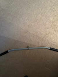 Lat pulldown bar with carabiner