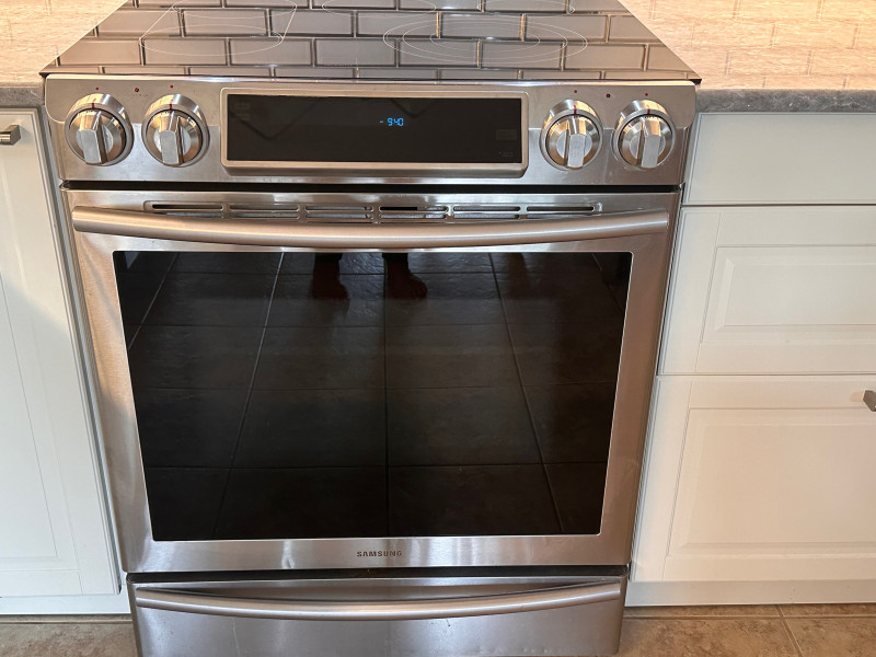 Samsung Electric Range Model NE58F9710WS 5.8 cu. ft. SlideIn
