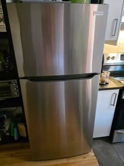 Réfrigérateur Frigidaire FFTR1835VS3, View more