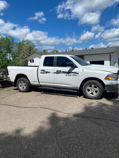 The truck has a 4.7 in It and dropped a valve in cylinder. It doesn't run, you need to tow or traile...